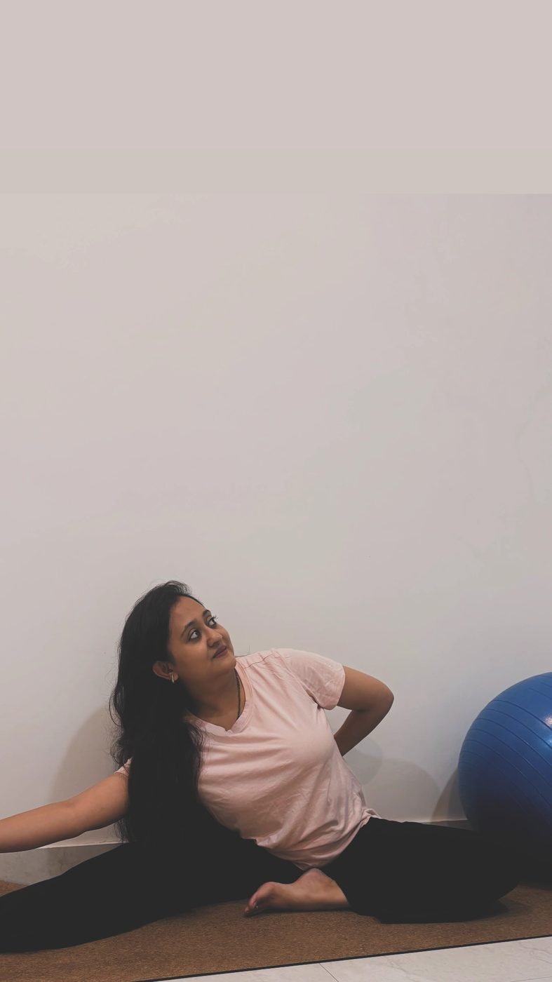 Pinki teaching a Sukh Space yoga class, morning and evening batches in Dhanbad